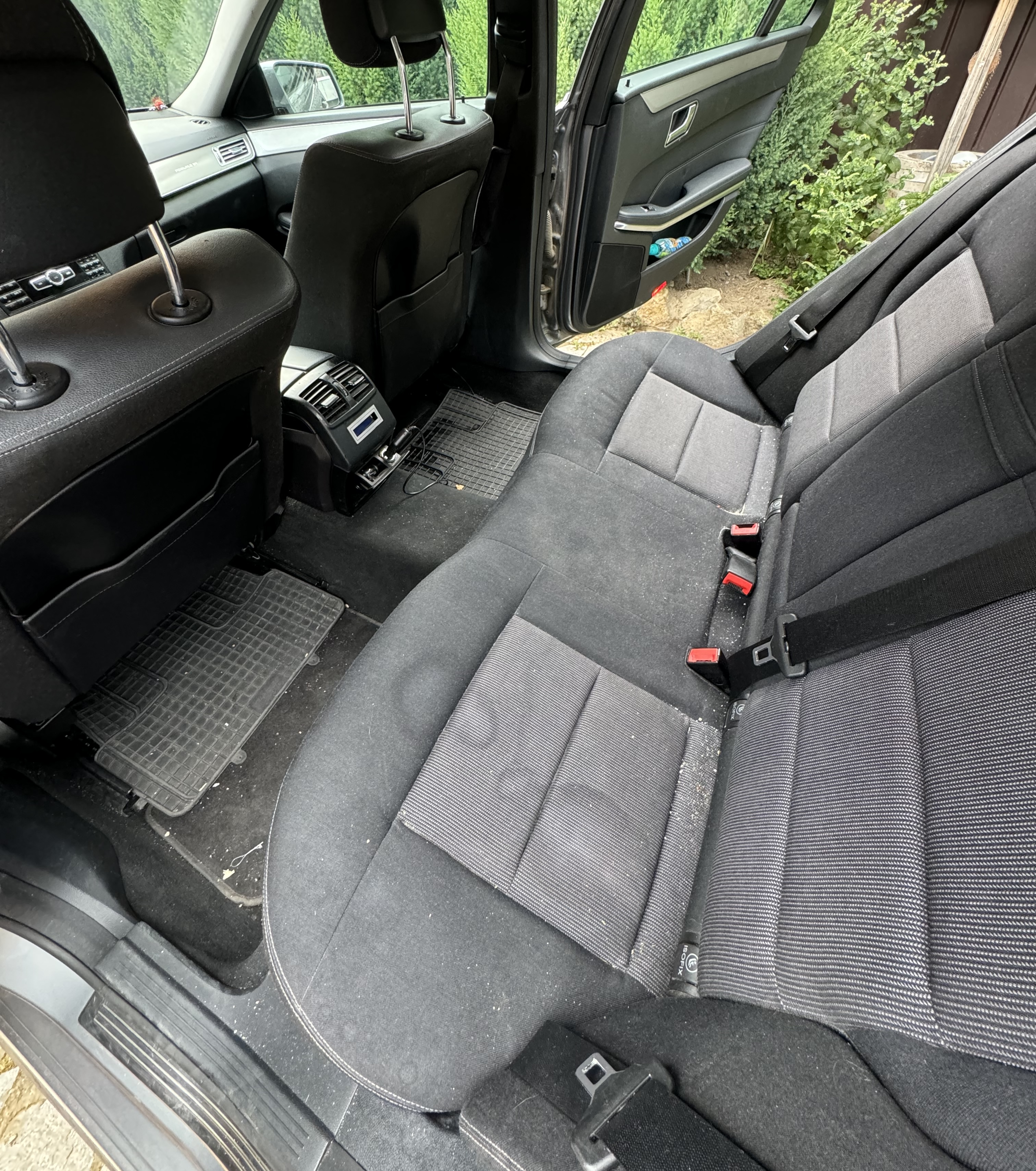 Interior Mercedes înainte de curățare