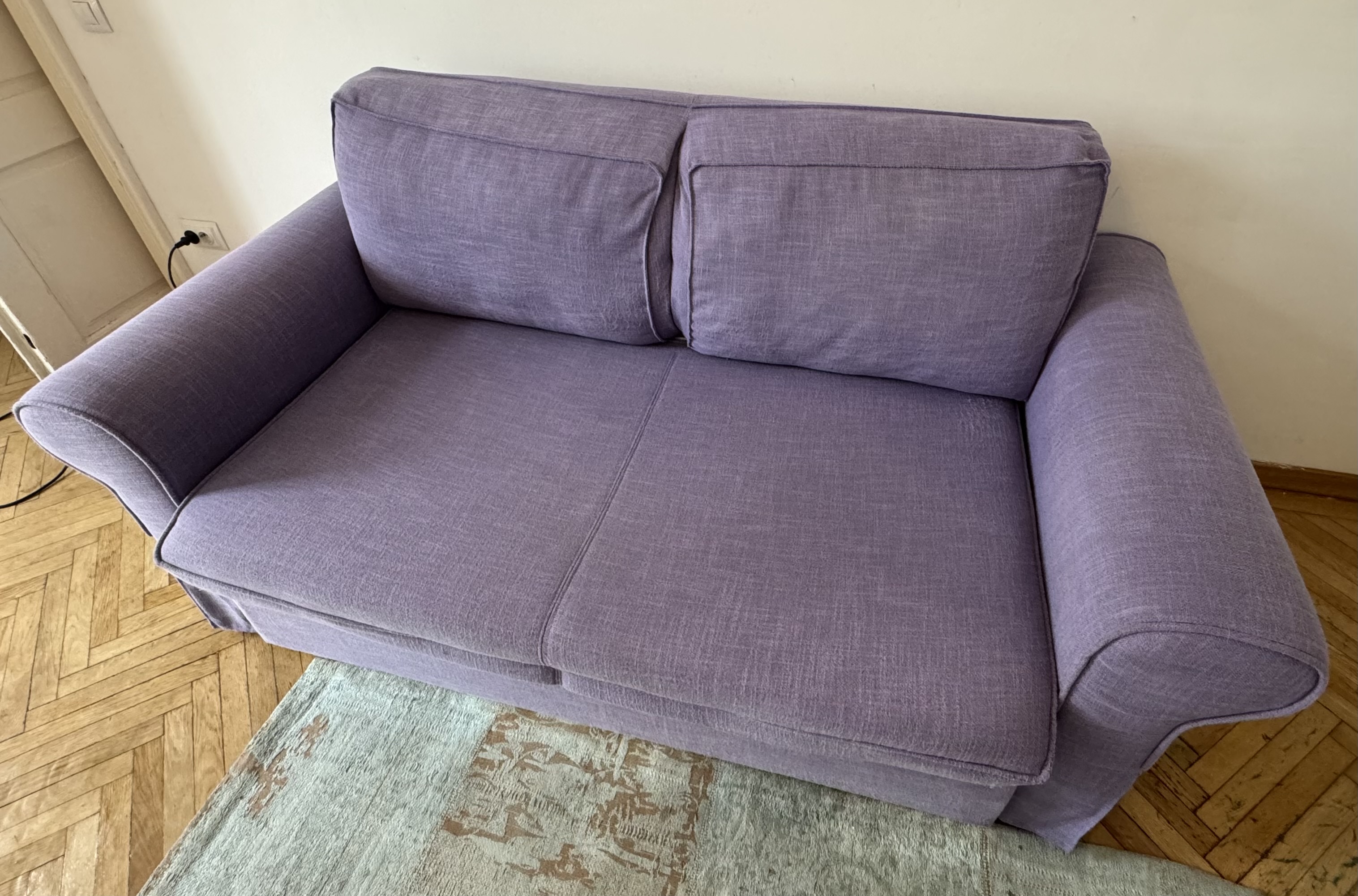 Canapea mov după curățare