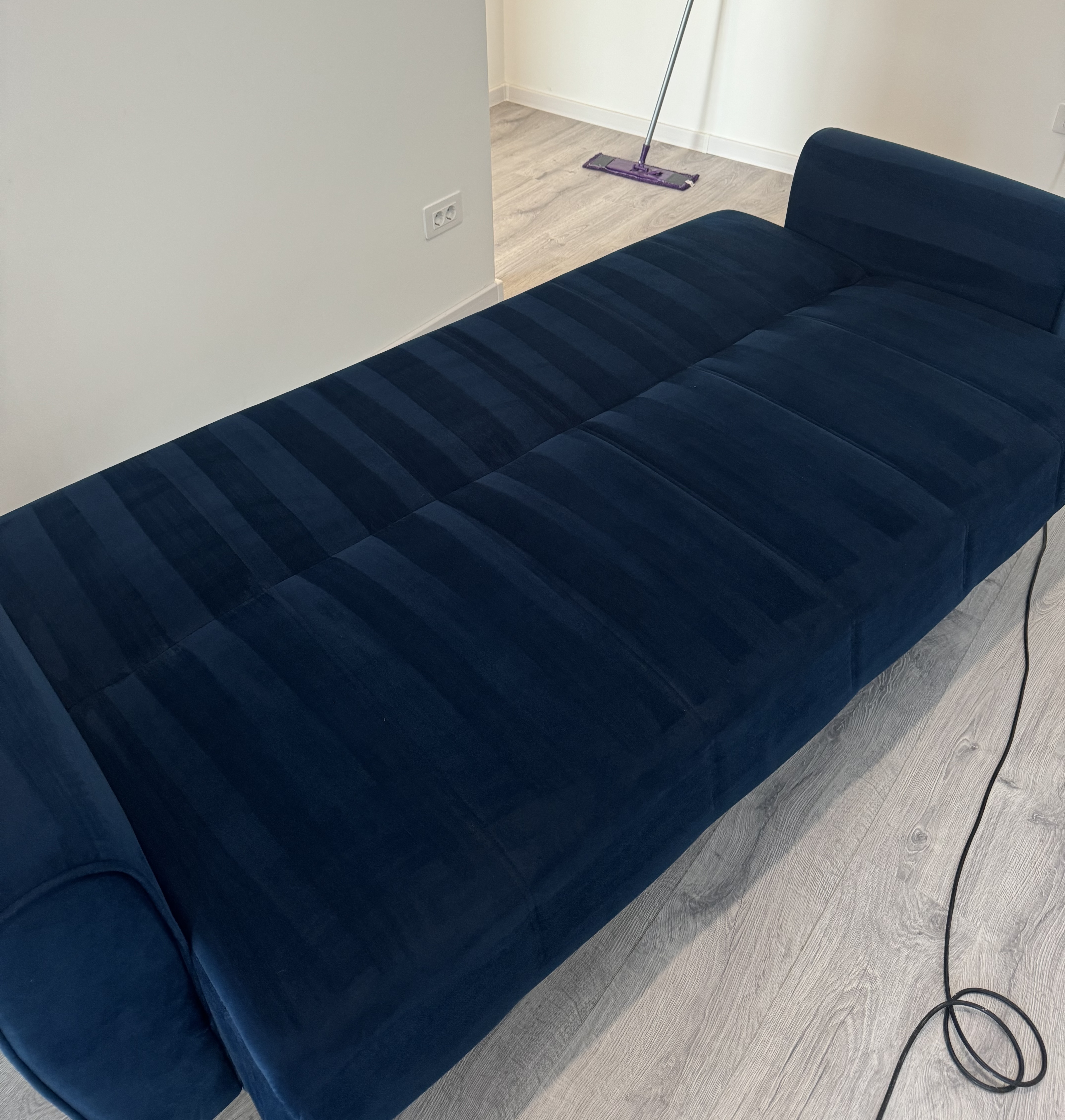 Canapea navy după curățare