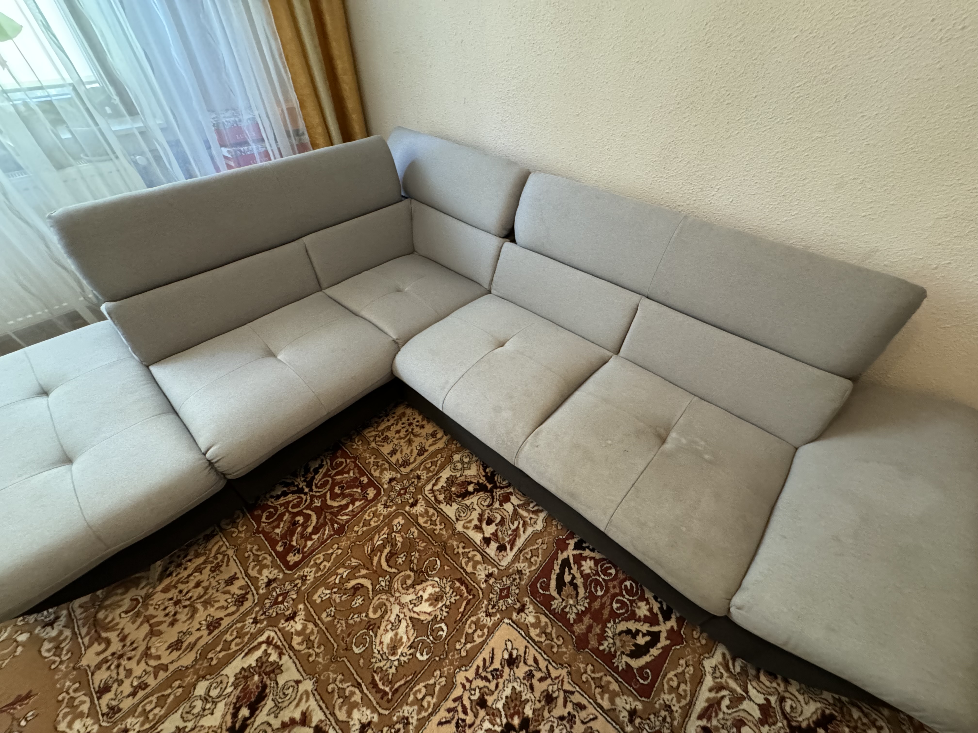 Colțar gri înainte de curățare