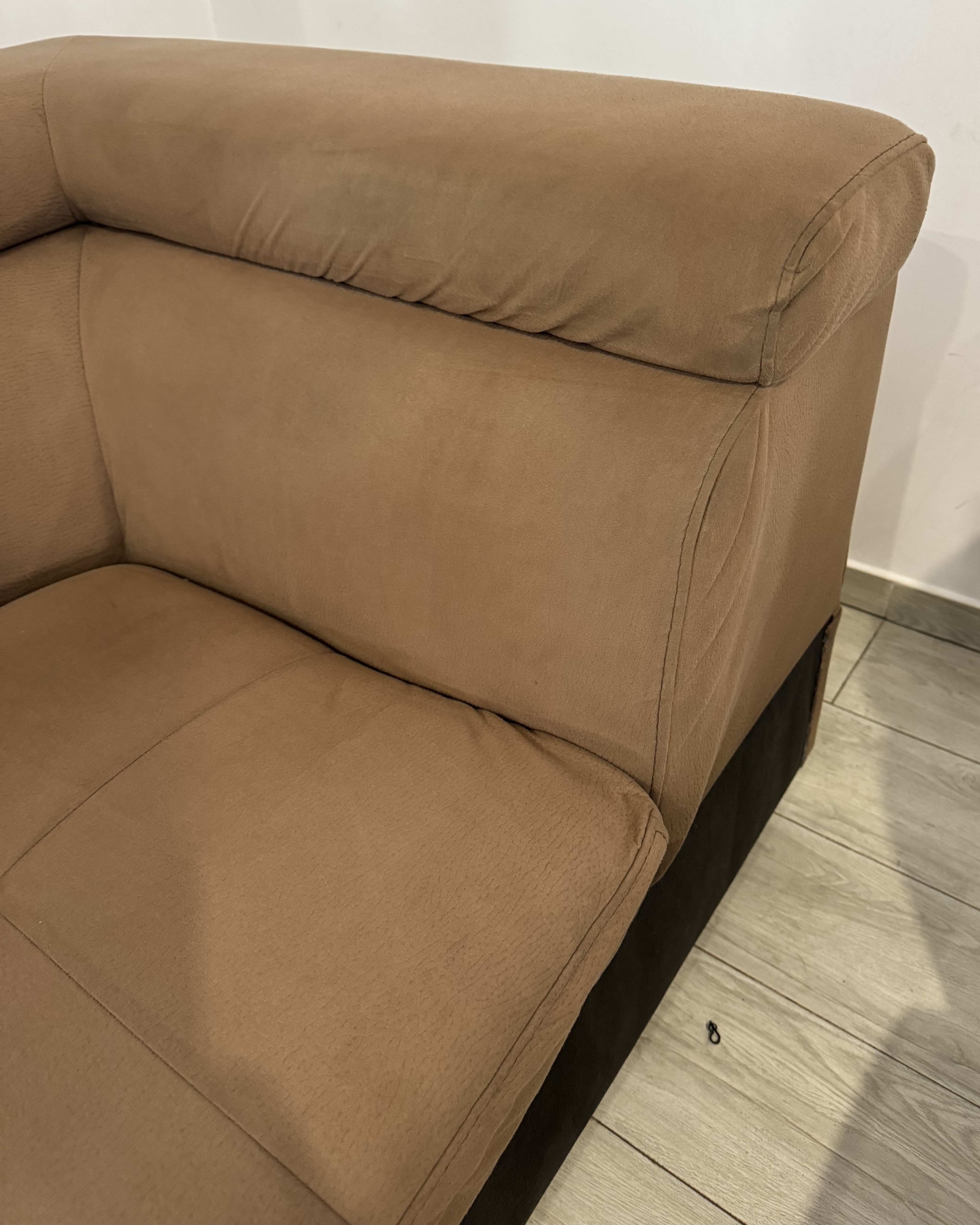 Colțar maro după curățare