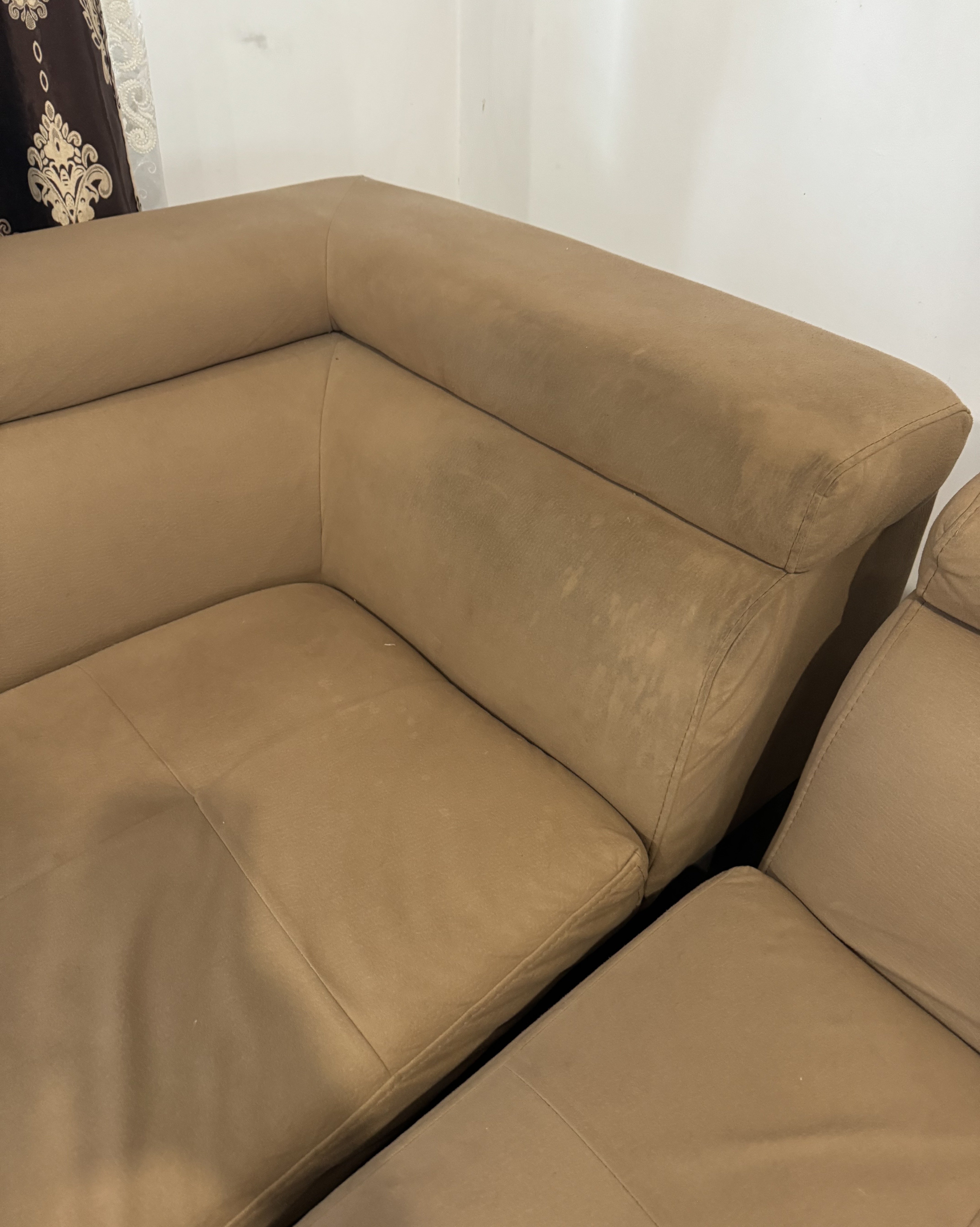 Colțar maro înainte de curățare