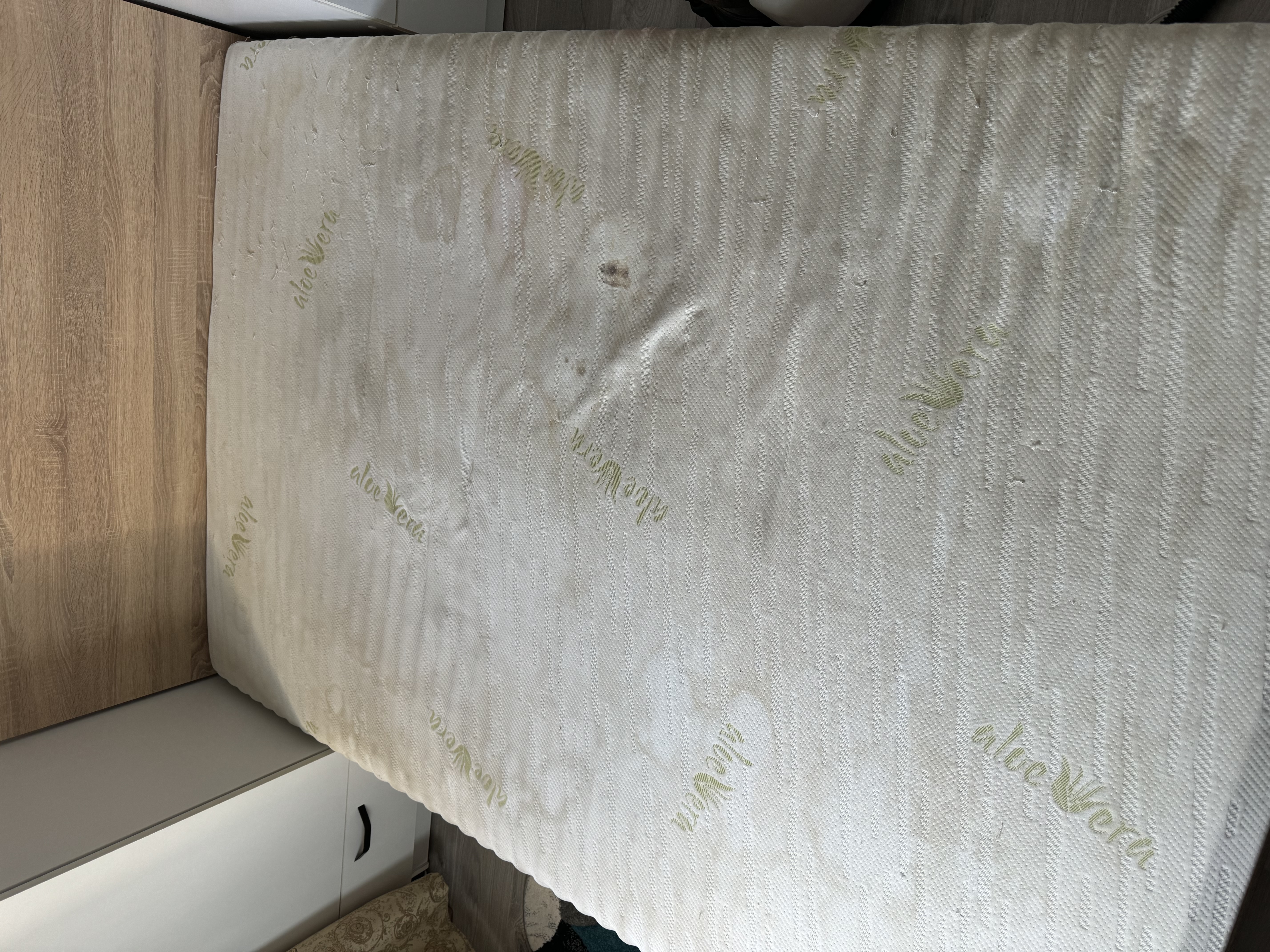 Saltea single înainte de curățare